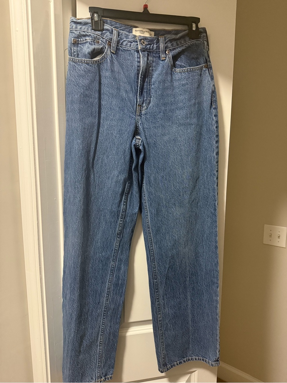 Abercrombie & Fitch Straight-Leg Women’s Blue Denim Jeans